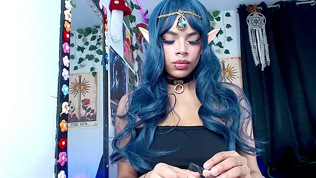 Snapshot of Raven_luv chatting on 10-10-25, 01:17 Raven luv online show from 10-10-25, 01:17