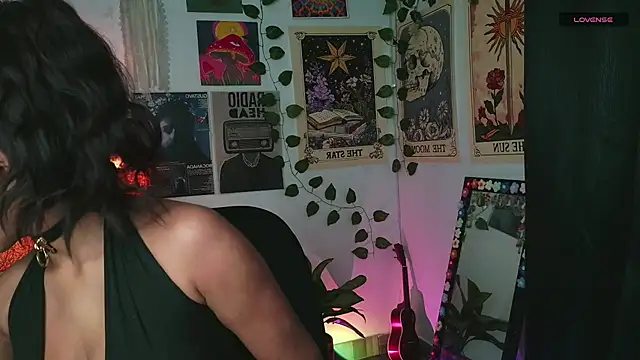 Snapshot of Raven_luv chatting on 09-17-25, 10:01 Raven luv online show from 09-17-25, 10:01