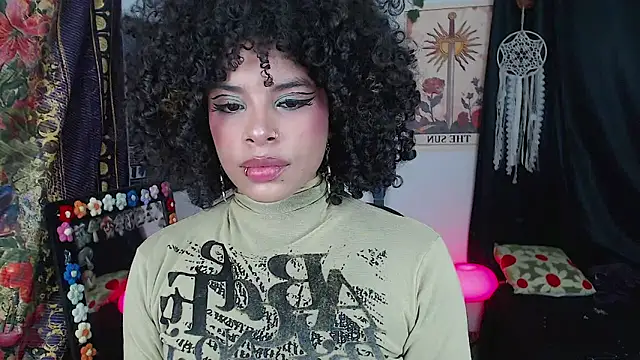 Snapshot of Raven_luv chatting on 10-02-25, 10:13 Raven luv online show from 10-02-25, 10:13