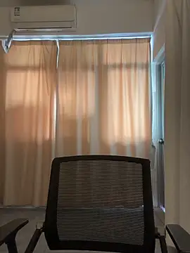 wly2028 online show from 11-29-25, 05:40