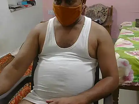 Snapshot of Famit025 chatting on 05-31-26, 04:57 Famit025 online show from 05-31-26, 04:57