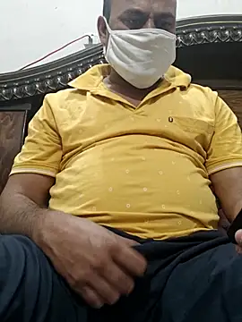 Snapshot of Famit025 chatting on 02-25-26, 12:38 Famit025 online show from 02-25-26, 12:38