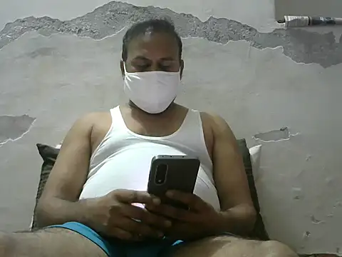 Snapshot of Famit025 chatting on 02-19-26, 06:16 Famit025 online show from 02-19-26, 06:16