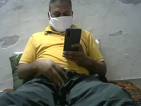 Snapshot of Famit025 chatting on 02-20-26, 06:10 Famit025 online show from 02-20-26, 06:10