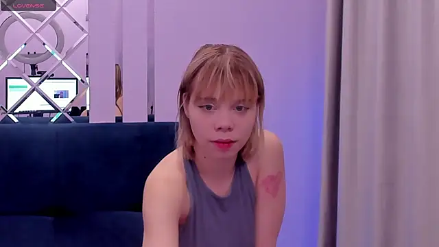 Snapshot of KittyGolden chatting on 09-24-25, 05:47 KittyGolden online show from 09-24-25, 05:47
