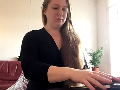 MazySunny online show from 10-31-25, 08:55