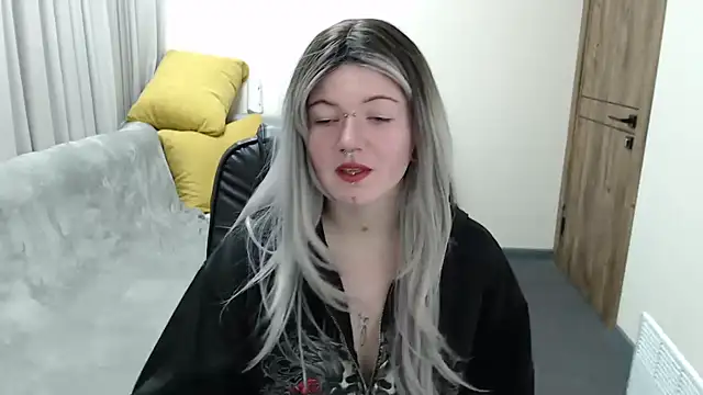 Nika Snow online show from 10-18-25, 08:05