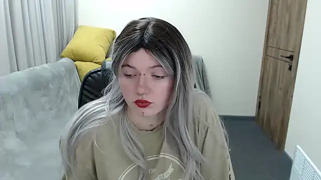 Nika Snow online show from 10-19-25, 08:06