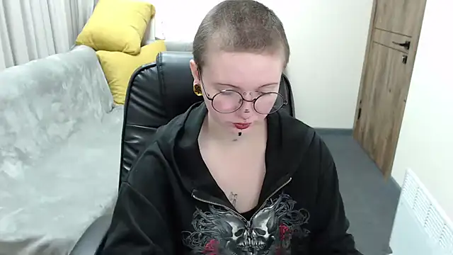Nika Snow online show from 10-14-25, 08:04
