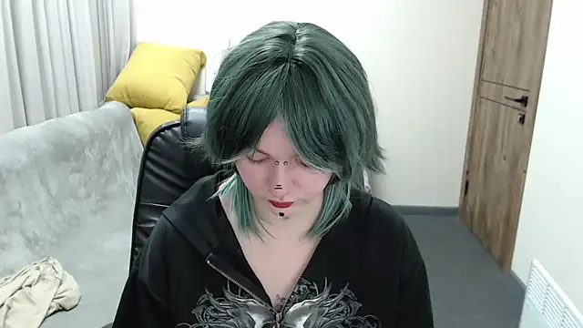 Nika Snow online show from 10-17-25, 08:06