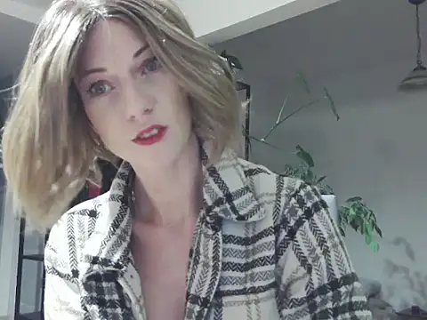 Snapshot of MadMadelin chatting on 09-30-25, 05:08 MadMadelin online show from 09-30-25, 05:08