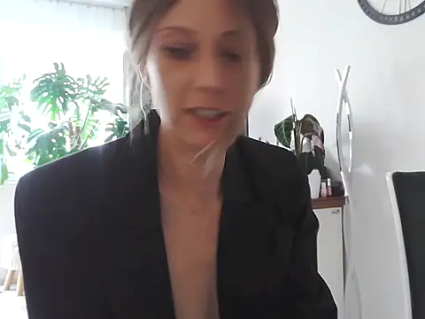 MadMadelin online show from 11-03-25, 01:15