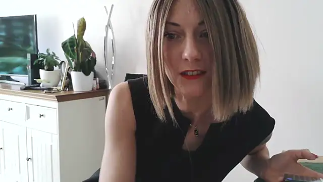 MadMadelin online show from 11-13-25, 11:03