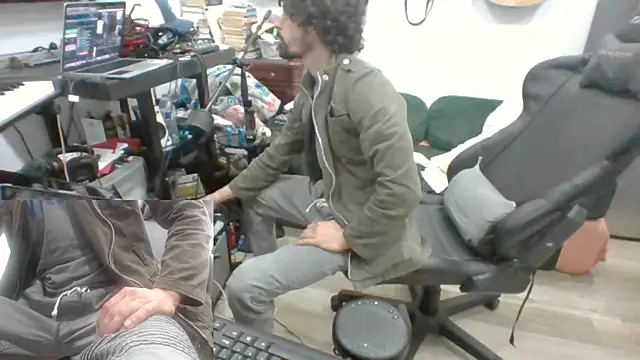 Snapshot of Stringin69 chatting on 02-26-26, 05:24 Stringin69 online show from 02-26-26, 05:24