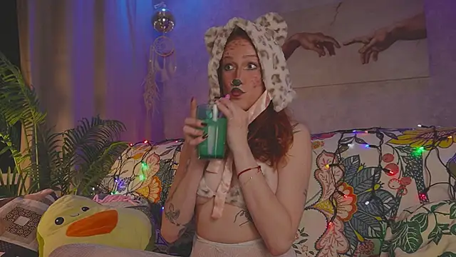 Snapshot of Charming_winky chatting on 10-23-25, 05:33 Charming winky online show from 10-23-25, 05:33