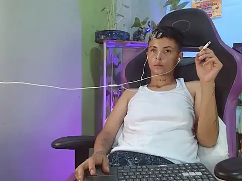 Snapshot of Dorland777 chatting on 09-16-25, 01:39 Dorland777 online show from 09-16-25, 01:39