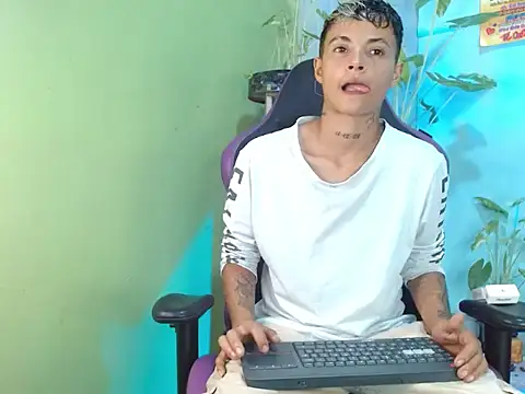 Snapshot of Dorland777 chatting on 09-19-25, 12:14 Dorland777 online show from 09-19-25, 12:14