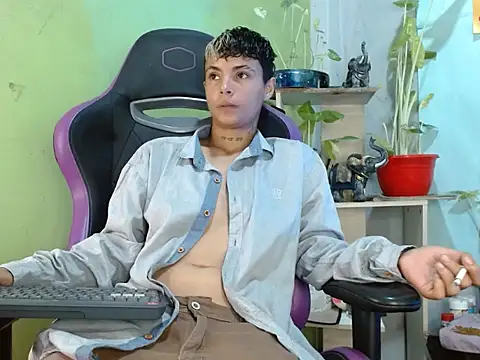 Snapshot of Dorland777 chatting on 10-09-25, 12:17 Dorland777 online show from 10-09-25, 12:17