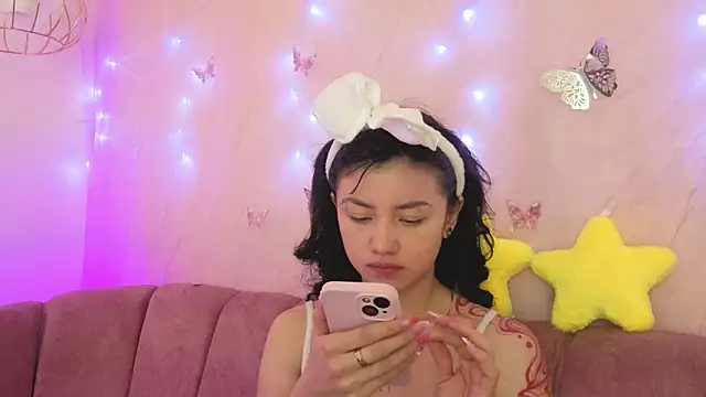 april bennett online show from 12-20-25, 12:52