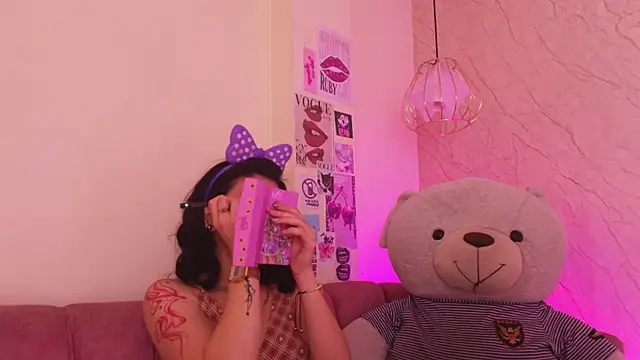 april bennett online show from 11-22-25, 12:15