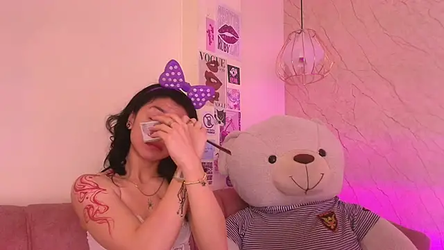 april bennett online show from 11-17-25, 12:20