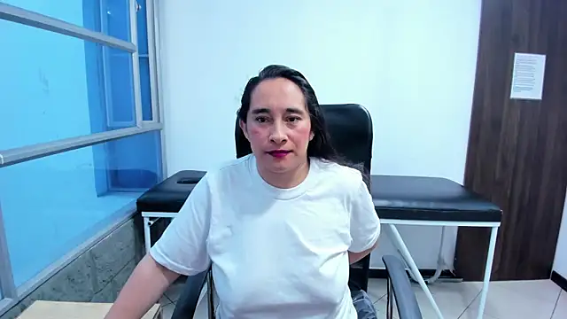 LeilaSmith  online show from 01-06-26, 12:42