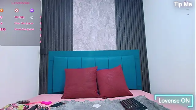 Caroline daring online show from 02-26-26, 01:22