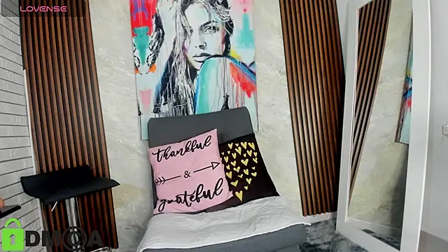 Caroline daring online show from 11-12-25, 02:10