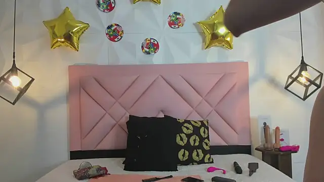 Caroline daring online show from 06-28-26, 12:44