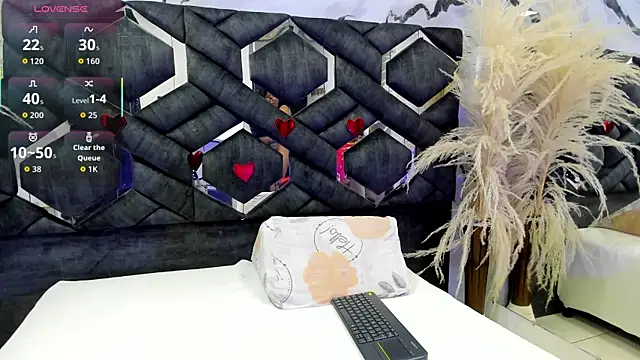 Snapshot of Amy_Dowson chatting on 10-15-25, 02:25 Amy Dowson online show from 10-15-25, 02:25