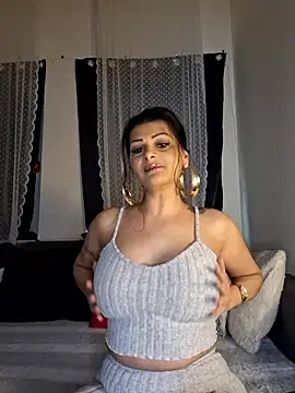 Pillango1212 online show from 01-12-26, 12:01