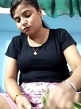 Hot-Pooja25 online show from 04-25-26, 01:41