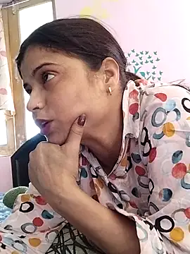 Hot-Pooja25 online show from 04-22-26, 03:24