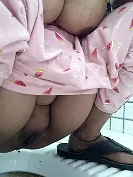 Hot-Pooja25 online show from 04-12-26, 05:33