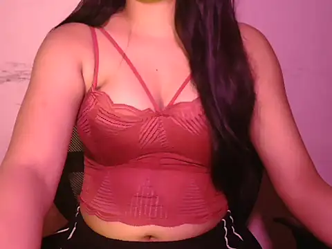 Snapshot of Oh_Shelz chatting on 10-13-25, 05:03 Oh Shelz online show from 10-13-25, 05:03