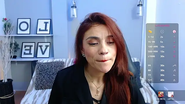 KendallWood  online show from 01-12-26, 08:47