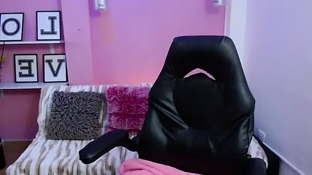 KendallWood  online show from 11-26-25, 08:20