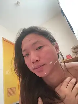 Snapshot of cassie_cakes chatting on 04-11-26, 03:03 cassie cakes online show from 04-11-26, 03:03