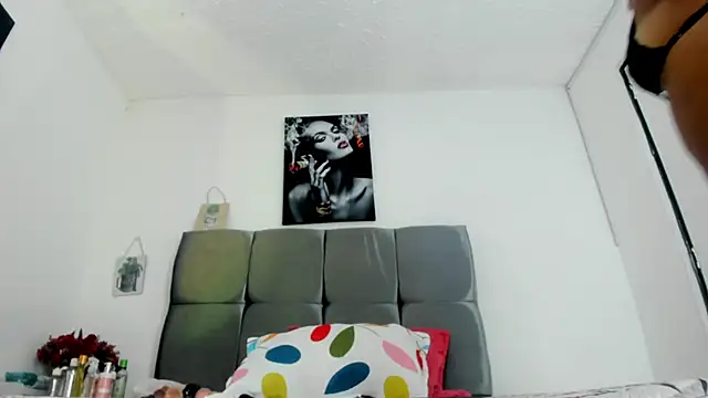 Snapshot of Karol_wish chatting on 06-21-26, 04:07 Karol wish online show from 06-21-26, 04:07