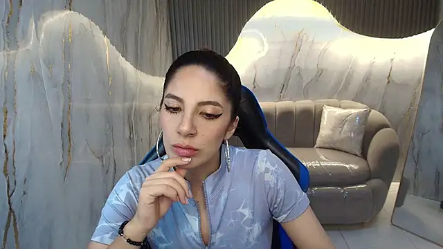 nadia r  online show from 07-18-26, 07:44