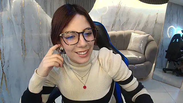 nadia r  online show from 07-10-26, 07:47