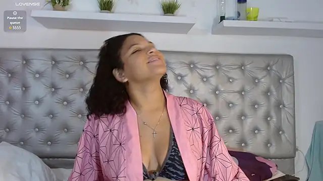 lulu lovee online show from 10-06-25, 03:29