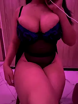 Snapshot of asile21 chatting on 11-08-25, 03:43 asile21 online show from 11-08-25, 03:43