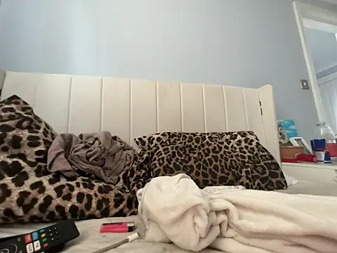 petitelucyXoxx online show from 07-19-26, 06:00