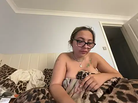 petitelucyXoxx online show from 07-04-26, 11:42