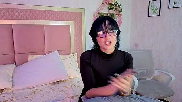 RobinBennett online show from 10-18-25, 01:57