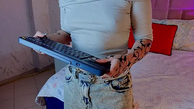 RobinBennett online show from 04-04-26, 01:39