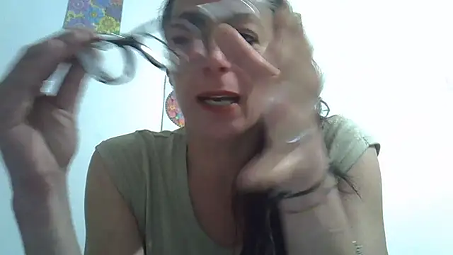 Snapshot of Astrid3 chatting on 05-01-26, 10:04 Astrid3 online show from 05-01-26, 10:04