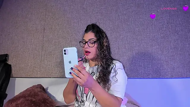 Salomeferreira  online show from 10-20-25, 04:29