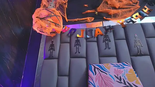 kissme luna online show from 10-29-25, 07:13